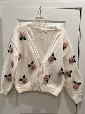 Cream Floral Applique V-Neck Cardigan Sweater - Unknown Brand